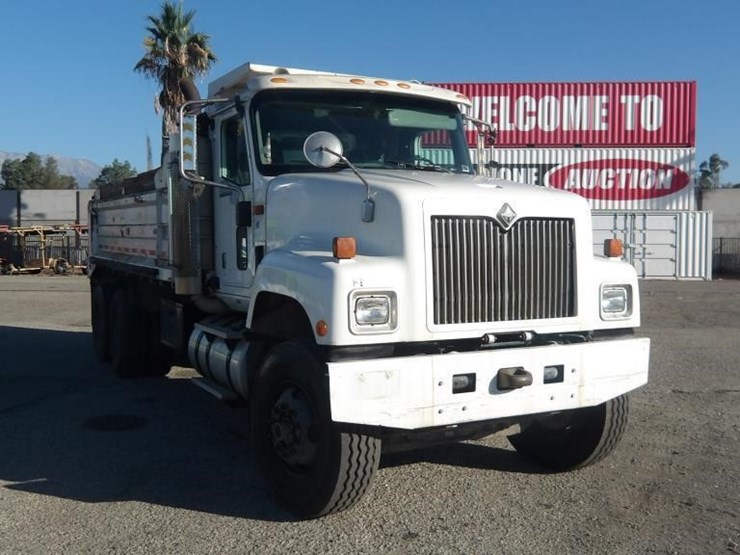 2002-international-5500i-dump-truck-image-2