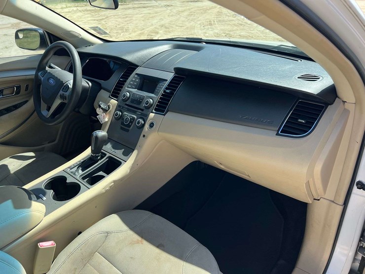 2016-ford-taurus-4-door-sedan-(101,832-miles)-image-18
