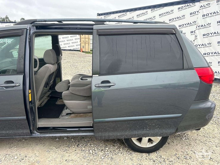 2007-toyota-sienna-image-23