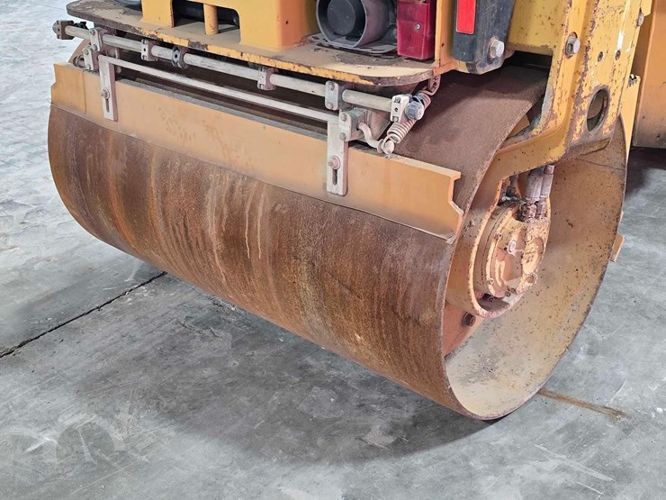 caterpillar-cb24b-image-13