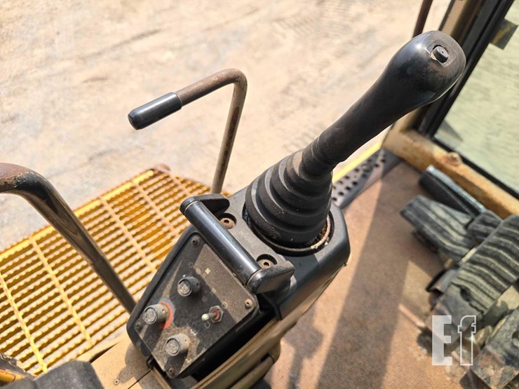 1996-caterpillar-350l-image-17