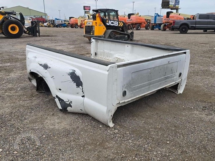 dual-rear-wheel-pickup-truck-bed-image-2
