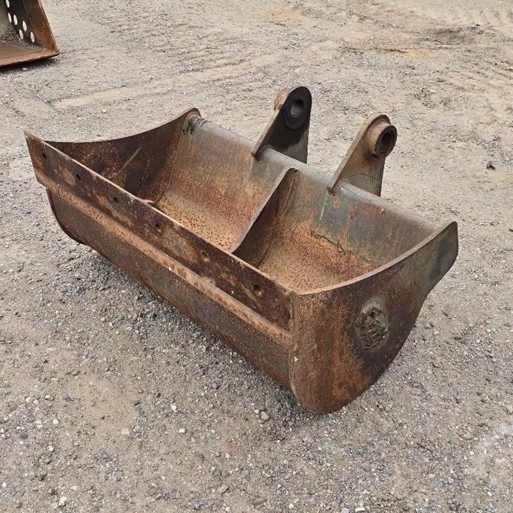 36 INCH DITCHING BUCKET