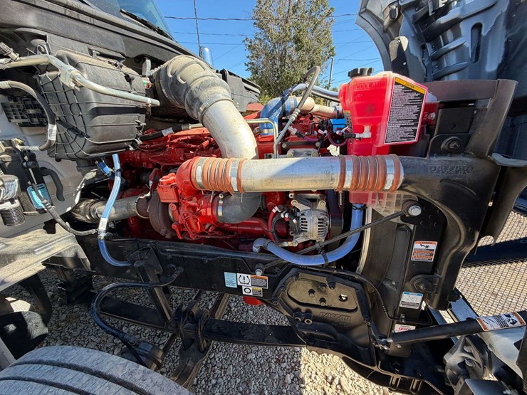 2024-kenworth-t880-image-54