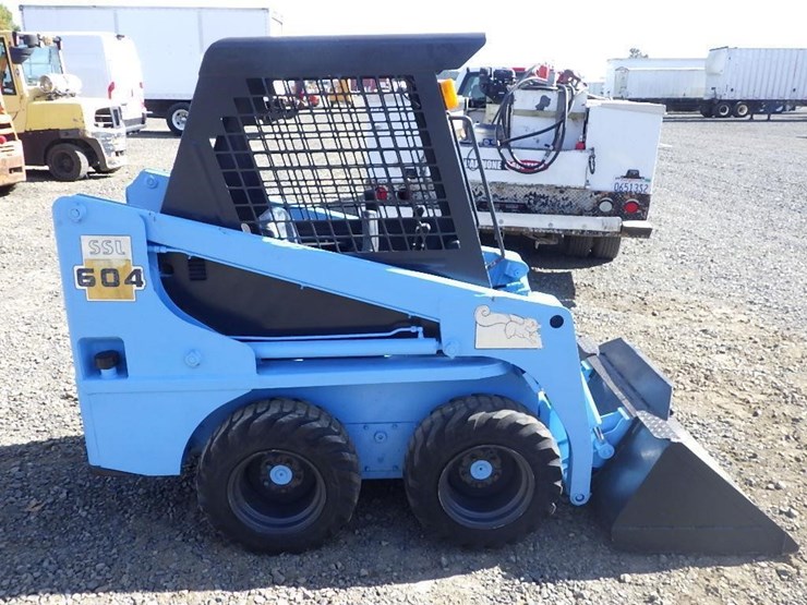 tcm-604-skid-steer-loader-image-6