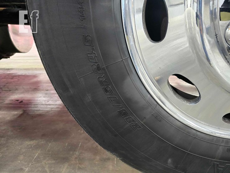 2016-kenworth-t800-image-37