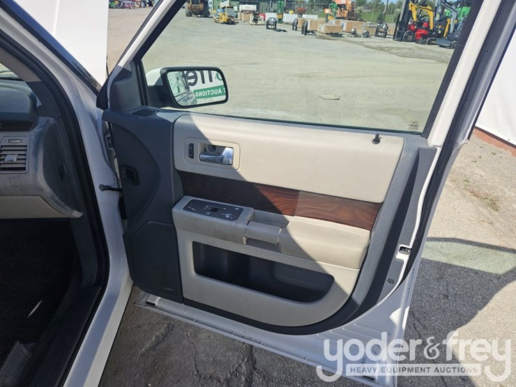 2009-ford-flex-image-28
