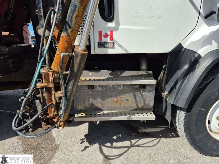 2019-freightliner-108sd-image-32