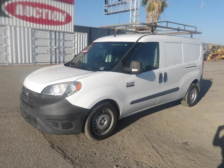 2016-ram-promaster-city-image-2