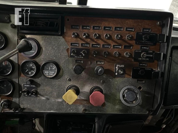 1994-peterbilt-378-image-19