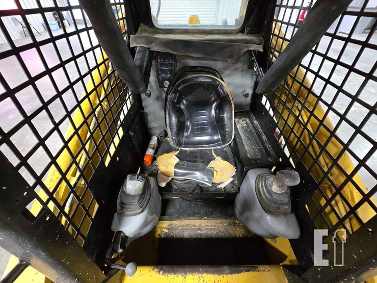 2012-caterpillar-252b3-image-13