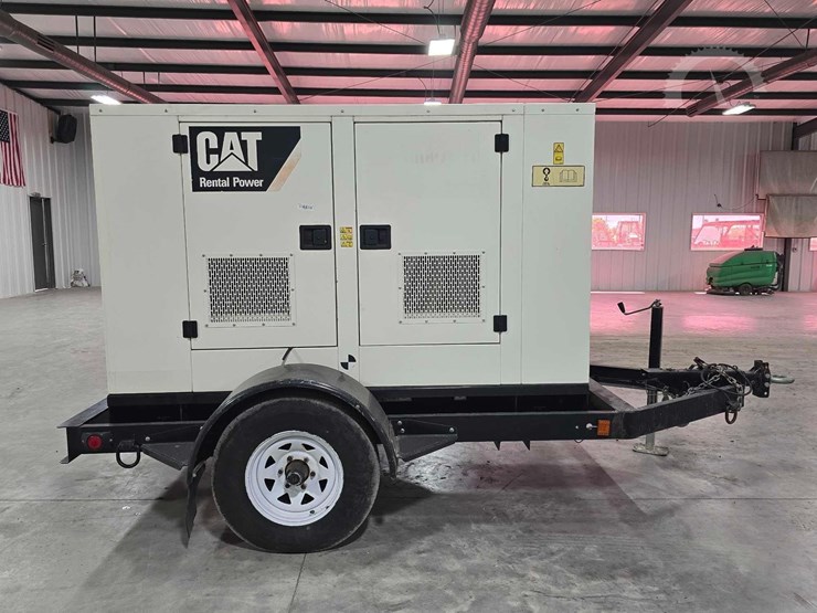 2013-caterpillar-xq30-8-image-6
