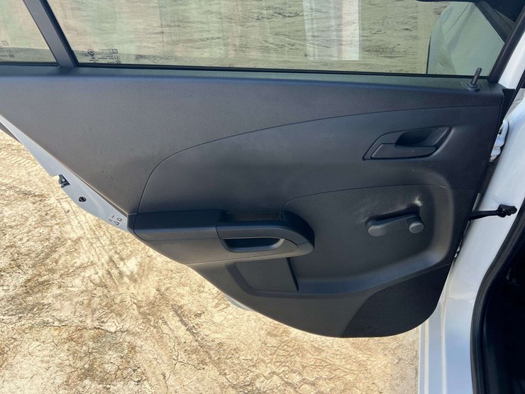 2019-chevrolet-sonic-4-door-sedan-(117,687-miles)-image-14