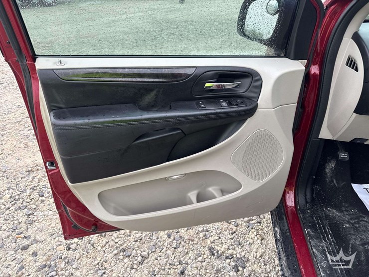 2014-dodge-grand-caravan-image-11