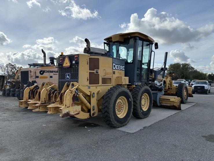 2005-deere-772d-image-3