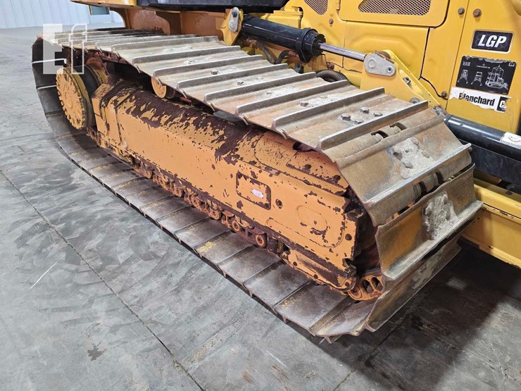 2022-caterpillar-d3-lgp-image-38