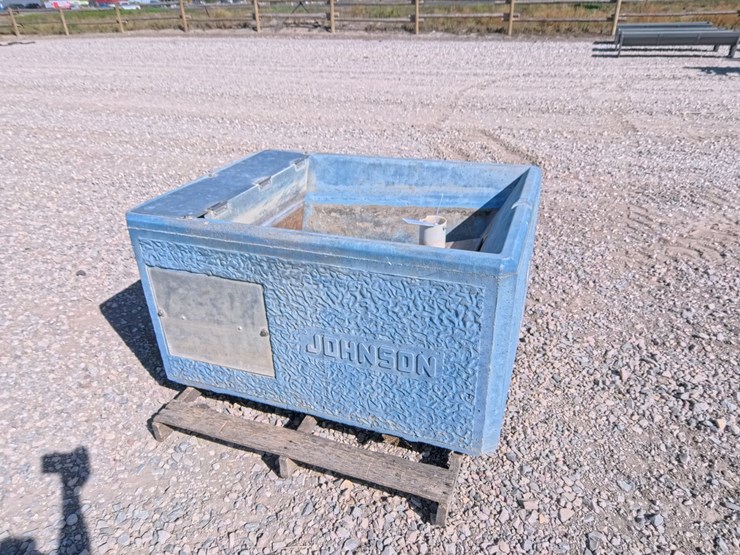 #2074-•-johnson-concrete-livestock-waterer-image-7