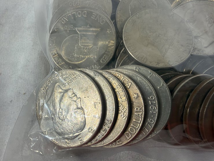 #40148-•-(50)-1970s-bicentennial-dollar-coins-image-6