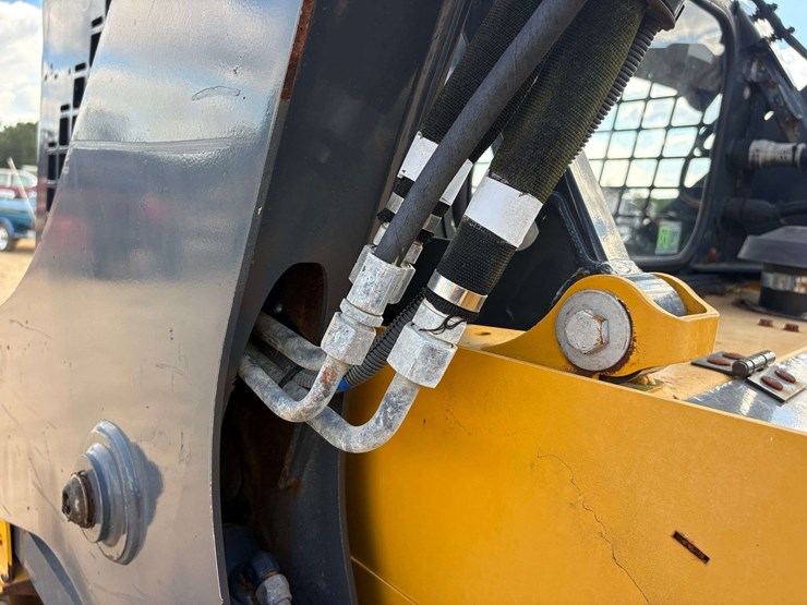 2021-john-deere-318-image-22