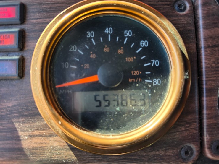 2001-freightliner-fld120-image-63