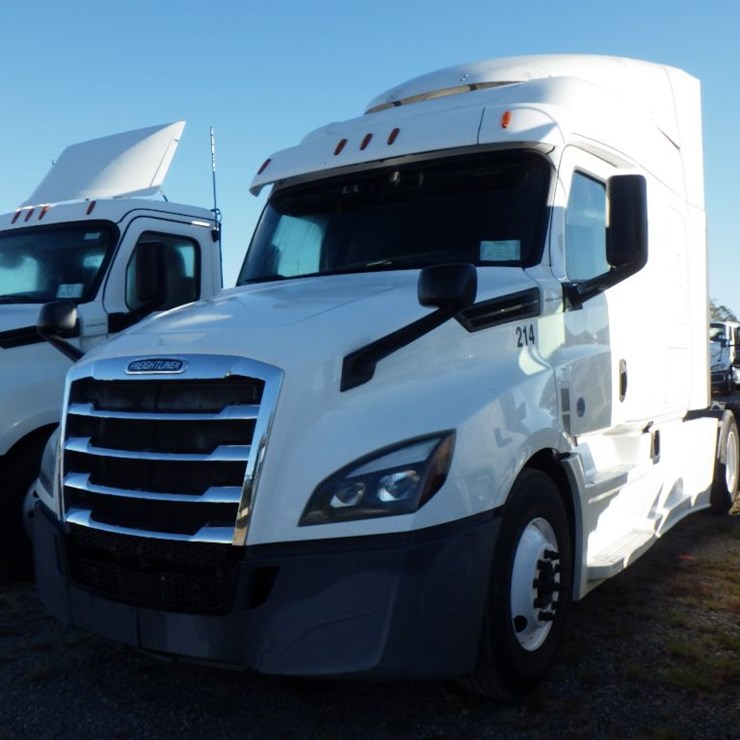 2020 FREIGHTLINER CASCADIA 126