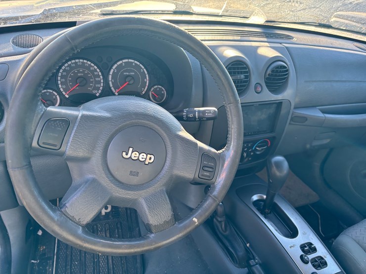2005-jeep-liberty-image-23