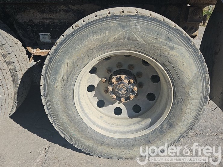 2019-freightliner-122sd-image-15