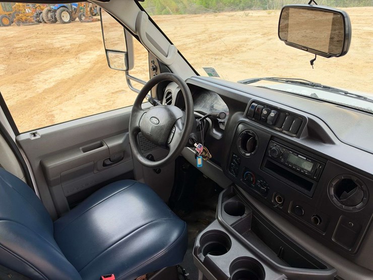 2017-ford-e450-image-15