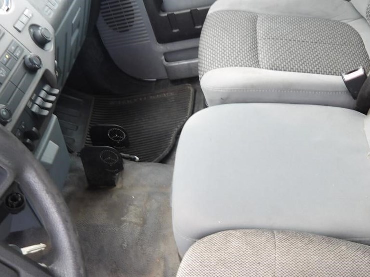 2011-ford-f550-image-27