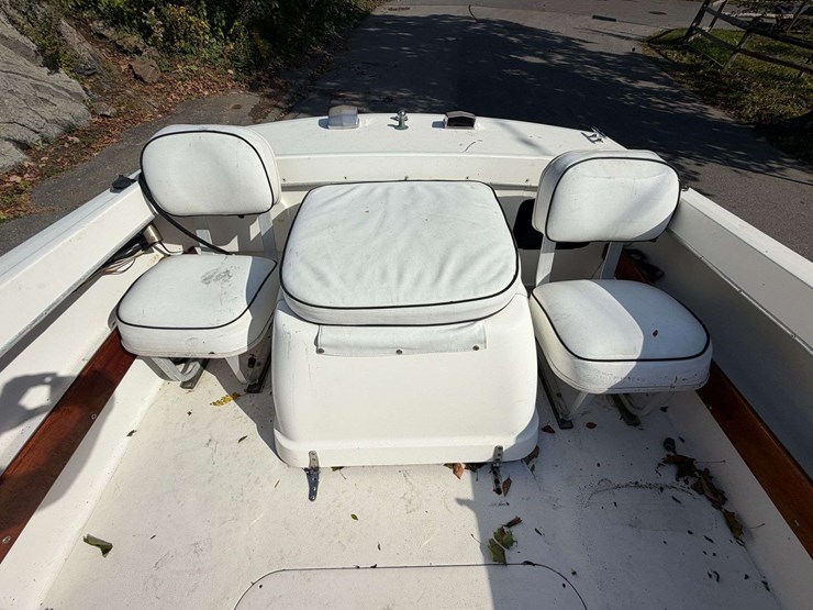 bertram-20-moppie-powerboat-w/trailer-"island-girl"-image-36