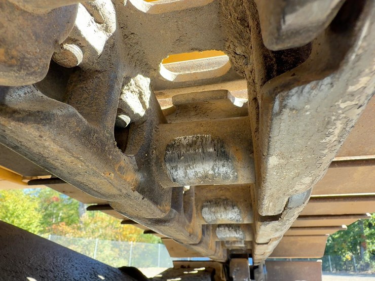 2010-deere-135d-image-29
