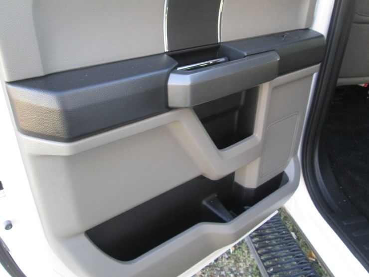 2017-ford-f150-image-19