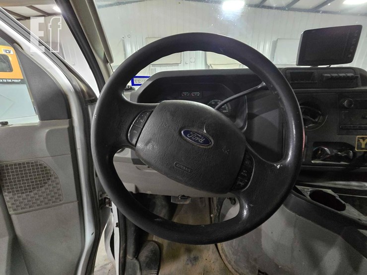 2013-ford-econoline-350-image-10