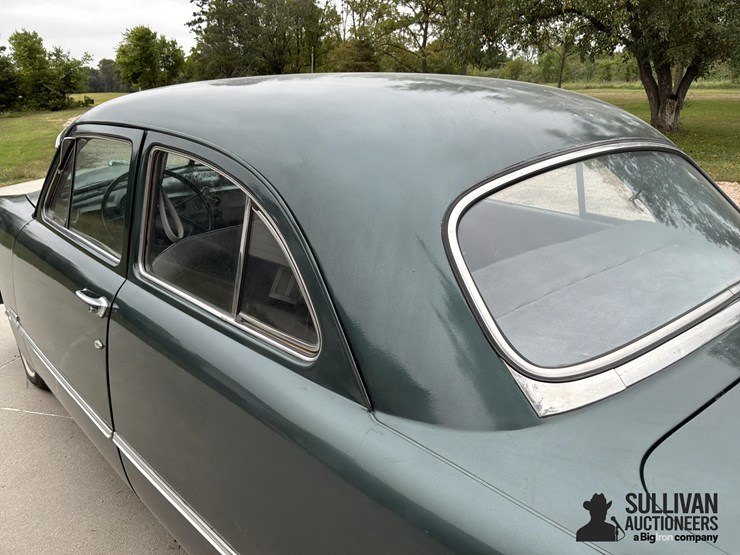 1951-ford-custom-tudor-2-door-sedan-image-17