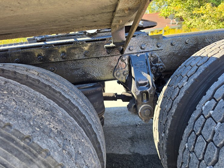 1999-peterbilt-379-image-95