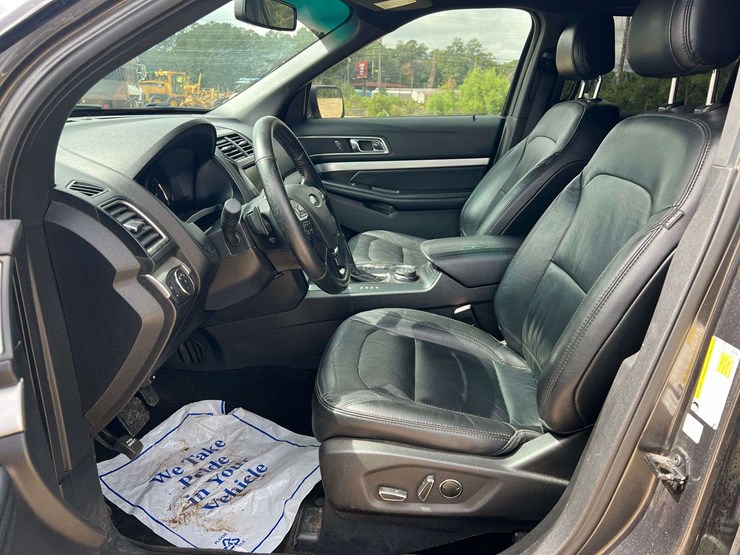 2016-ford-explorer-image-10