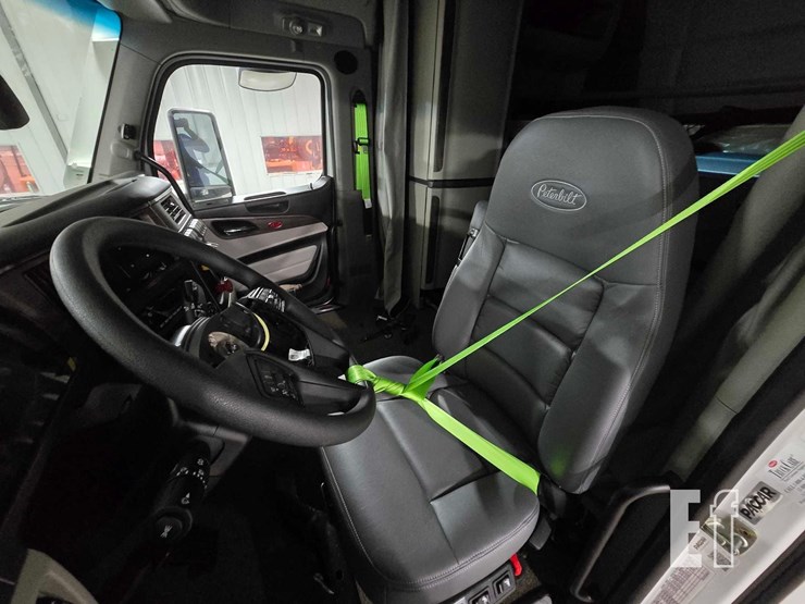2024-peterbilt-579-image-9