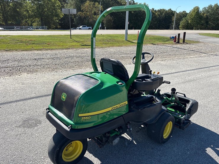 #1083-•-john-deere-2550e-*diesel*-riding-greensmower-image-5