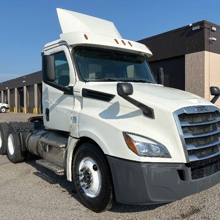 2019 FREIGHTLINER CASCADIA 126