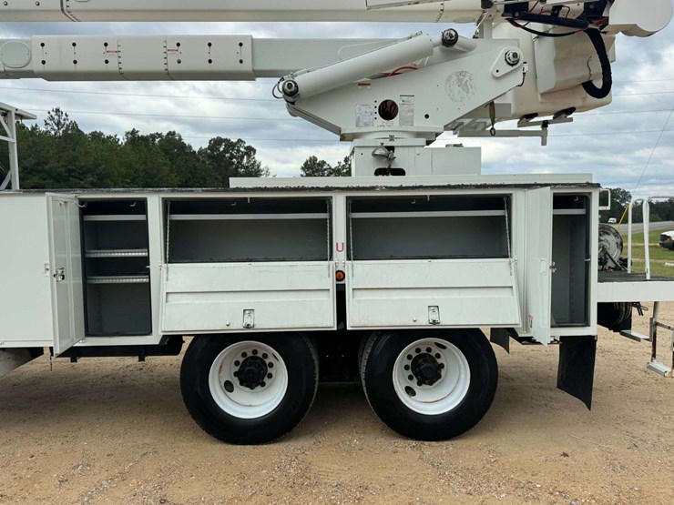 2009-peterbilt-340-image-18