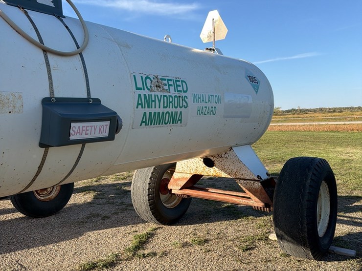 11-8--1450-gallon-nh3-tank,-16.5---22.5-tires-image-7