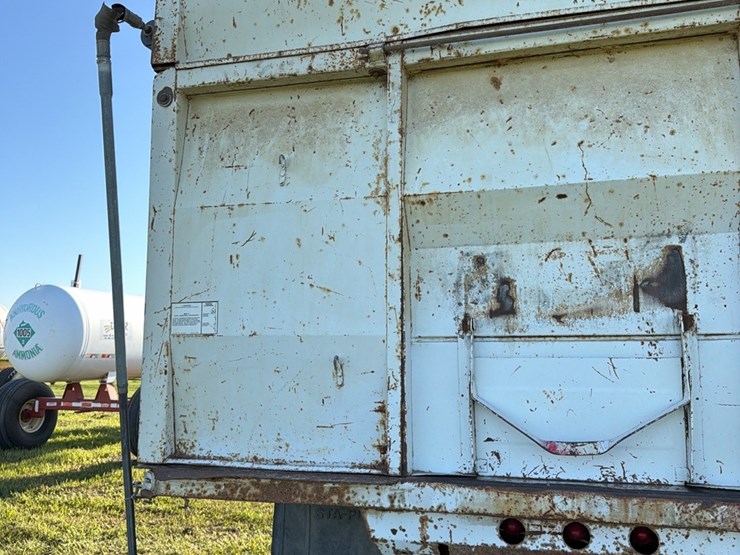 1973-tag-tandem-366-5+2,-motor-has-very-low-miles,-good-power,-roll-tarp,-truck-runs-and-operates-good-image-25