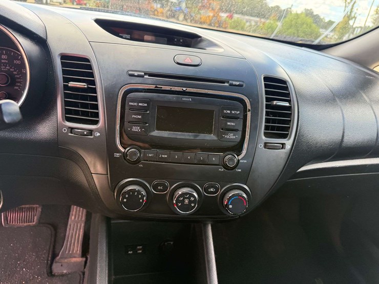 2017-kia-forte-4-door-sedan-(101,833-miles)-image-10