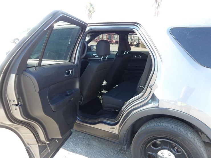 2018-ford-explorer-image-13
