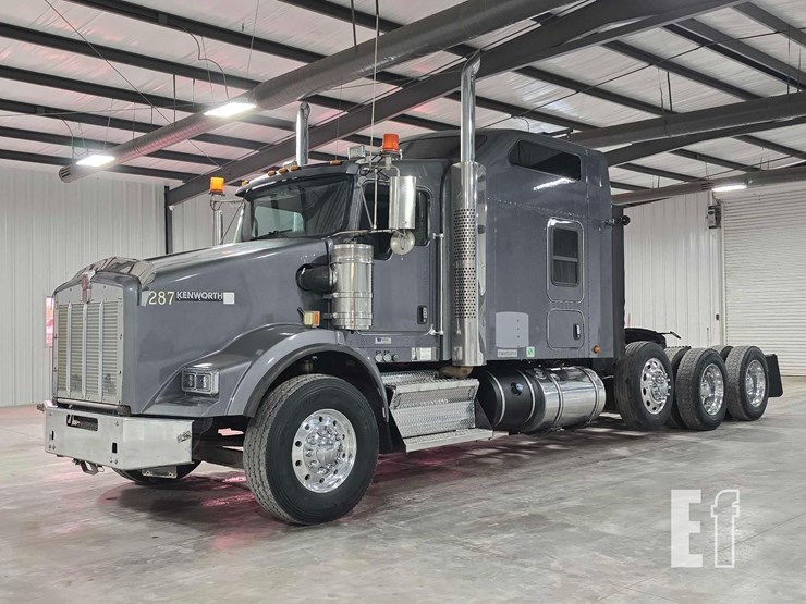 2016-kenworth-t800-image-1
