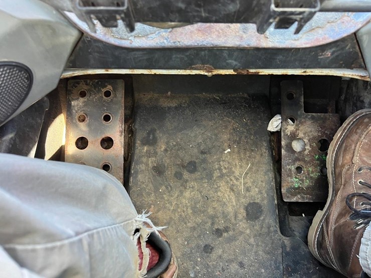 2012-bobcat-t630-image-25