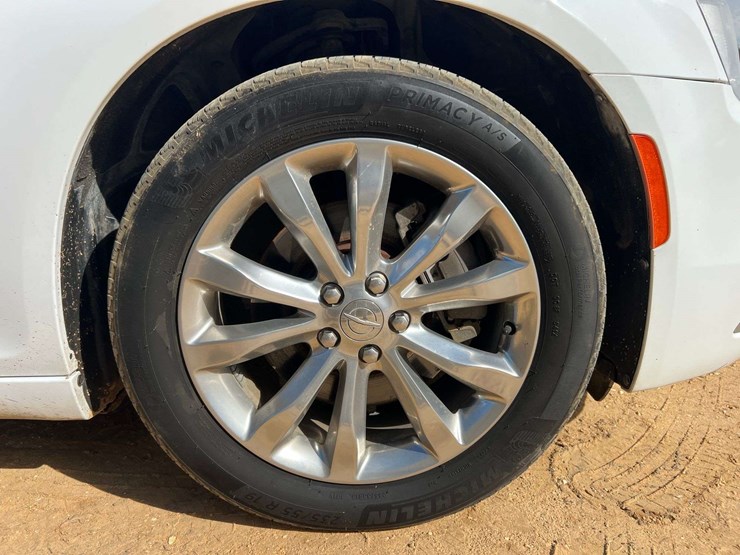 2020-chrysler-300-awd-3.6l-v6-sedan-(166,122-miles)-image-36