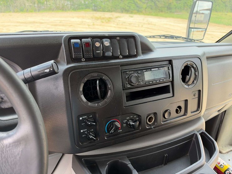 2017-ford-e450-image-13