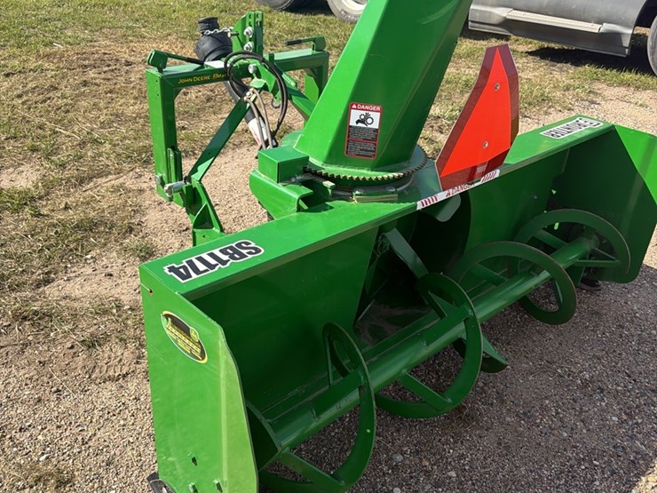 frontier-model-sb1174-like-absolutely-brand-new-3-point-snow-blower,-hydraulic-chute,-john-deere-jiffy-hitch,-none-nicer,-check-photos-image-16