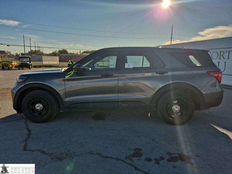 2020-ford-explorer-image-8